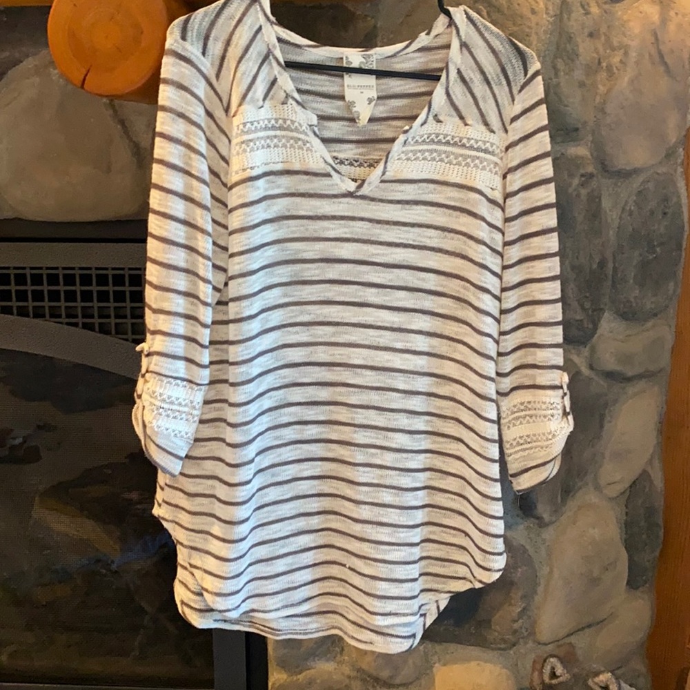 Super cute blouse. Size M. Cream and olive green.